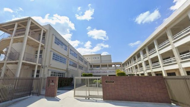 中学校　吹田市立第五中学校（中学校）まで704m