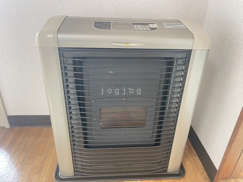 その他設備　冬はあったか石油ストーブです。