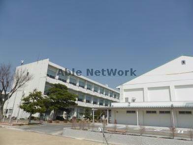 小学校　豊川市立小坂井東小学校（小学校）まで954m