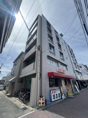 建物外観　落ち着いた雰囲気の外観です