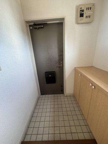 玄関　収納もある玄関です