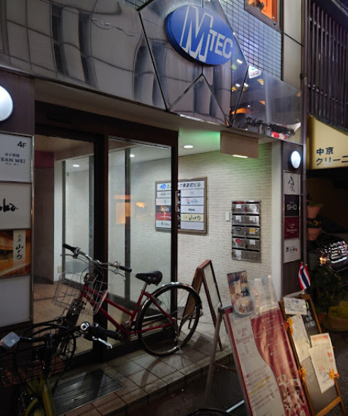 飲食店　ラミ・デュ・ブルゴーニュ de MATSUNAGA(デ マツ（飲食店）まで45m