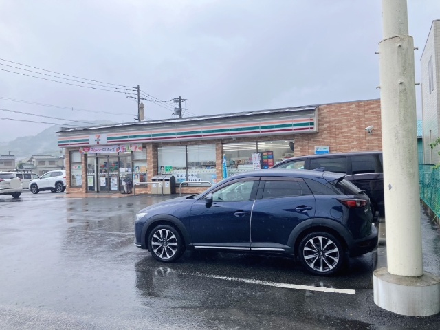 コンビニ　セブンイレブン小倉くさみ店（コンビニ）まで180m