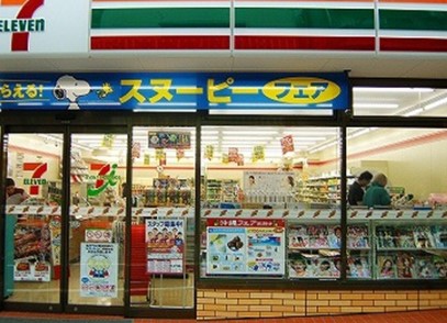 コンビニ　セブンイレブン 北参道駅前店（コンビニ）まで184m