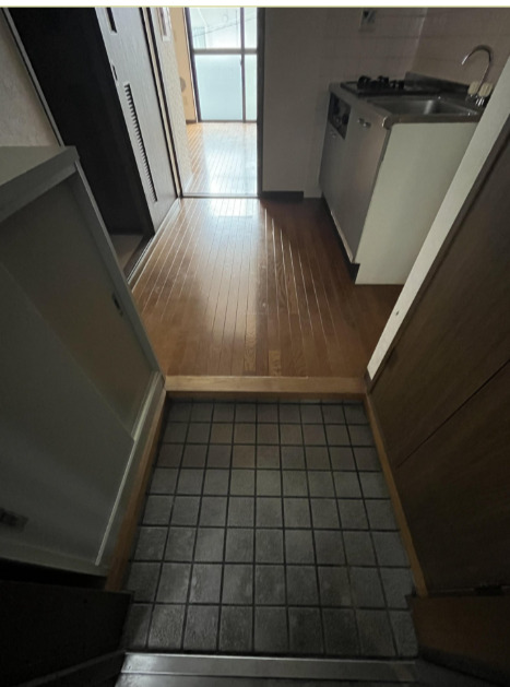 玄関　※別部屋の参考写真です。