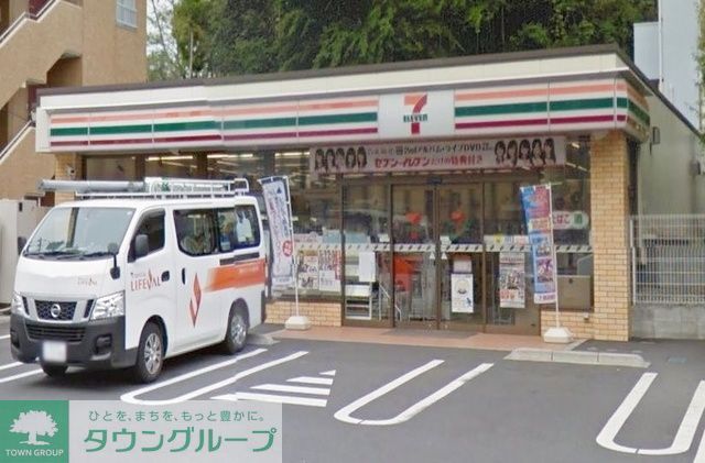 コンビニ　セブンイレブン横浜戸塚町中央店（コンビニ）まで690m