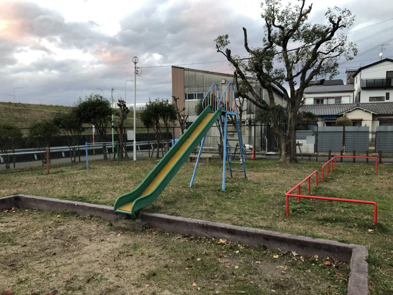 公園　上津島二丁目児童遊園（公園）まで660m