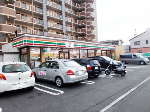 コンビニ　セブンイレブン（コンビニ）まで450m
