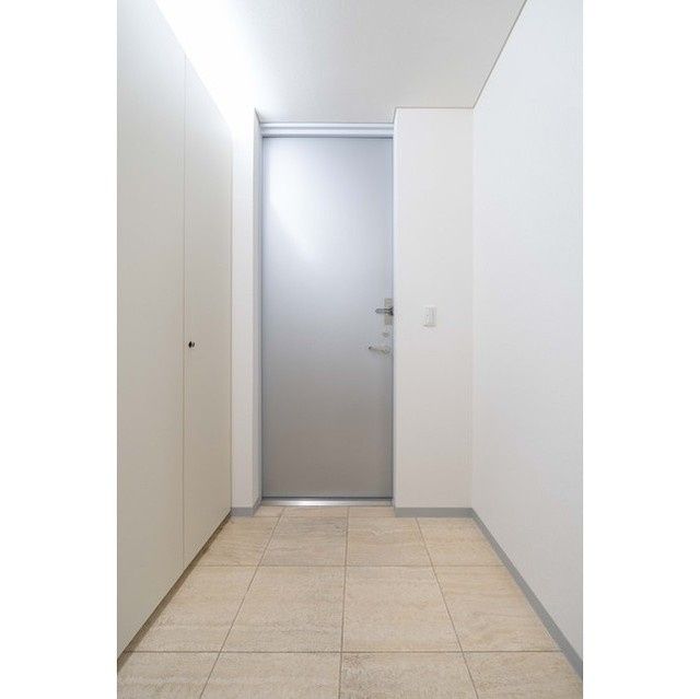 玄関　写真は同タイプ住居です。