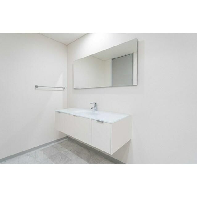 洗面設備　写真は同タイプ住居です。