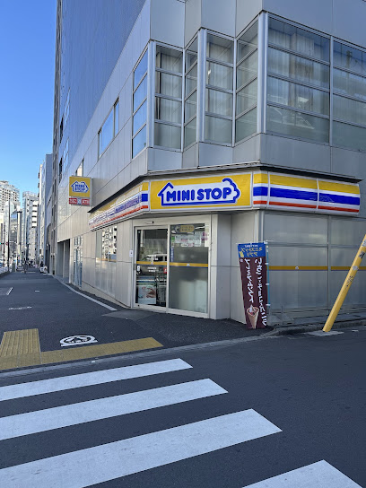 コンビニ　ミニストップ 千駄ヶ谷3丁目店（コンビニ）まで388m