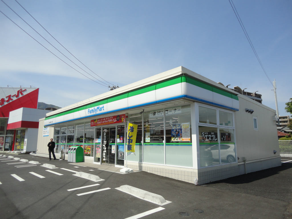コンビニ　【ファミリーマート小倉葛原店】（コンビニ）まで152m