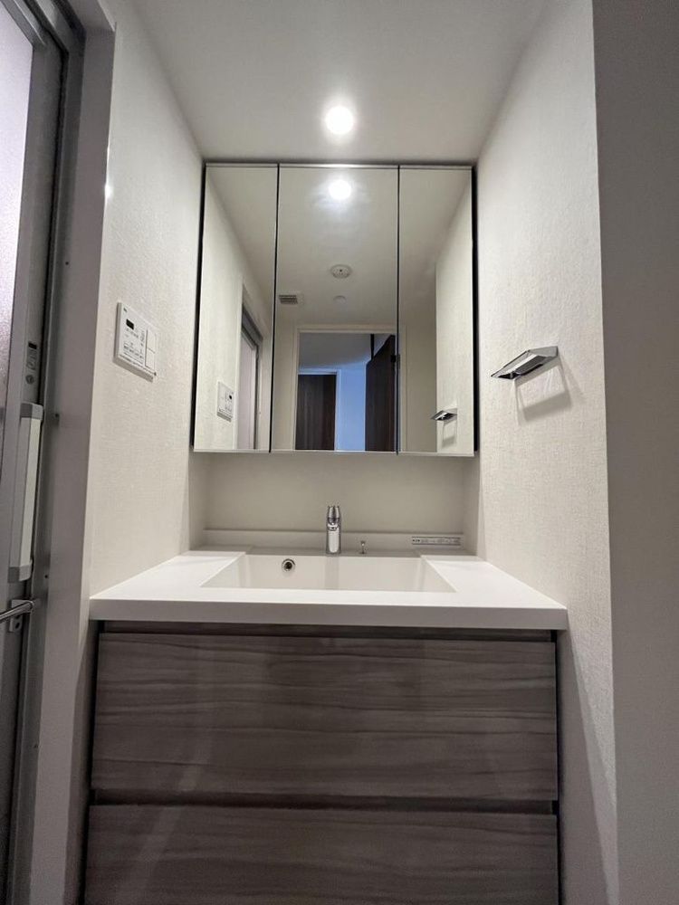 洗面設備　写真は同タイプ住居です。