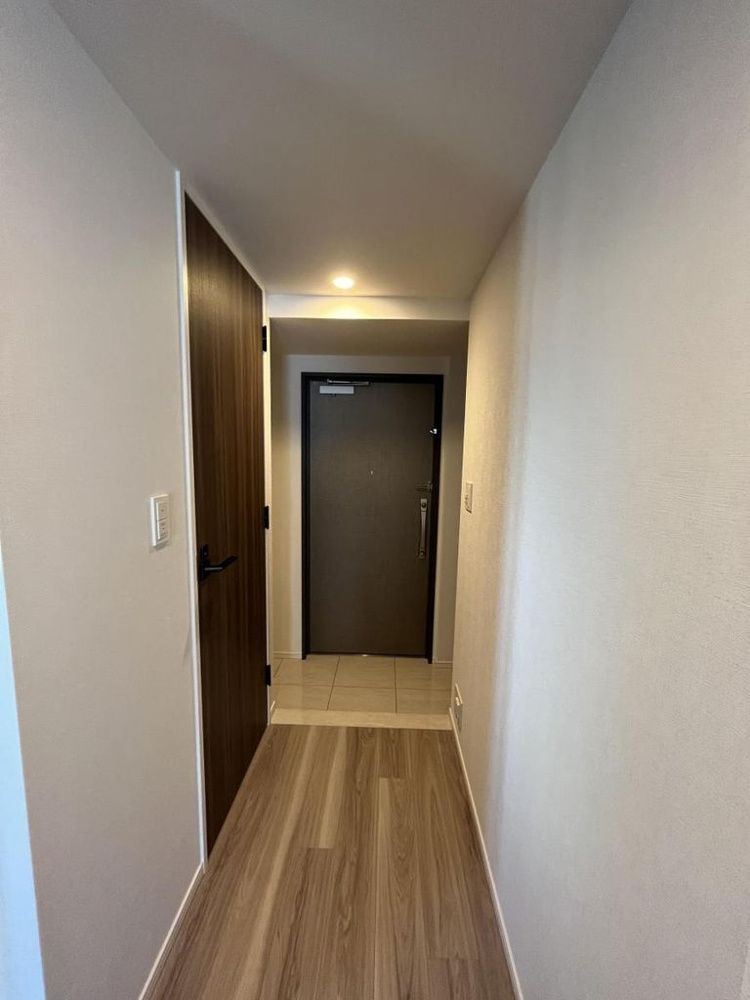玄関　写真は同タイプ住居です。