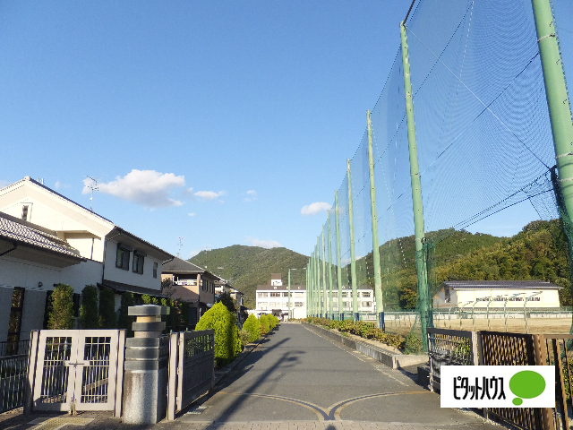 中学校　近江八幡市立安土中学校（中学校）まで2061m