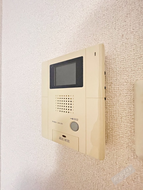 セキュリティ　モニターホンで来訪者を確認できます♪