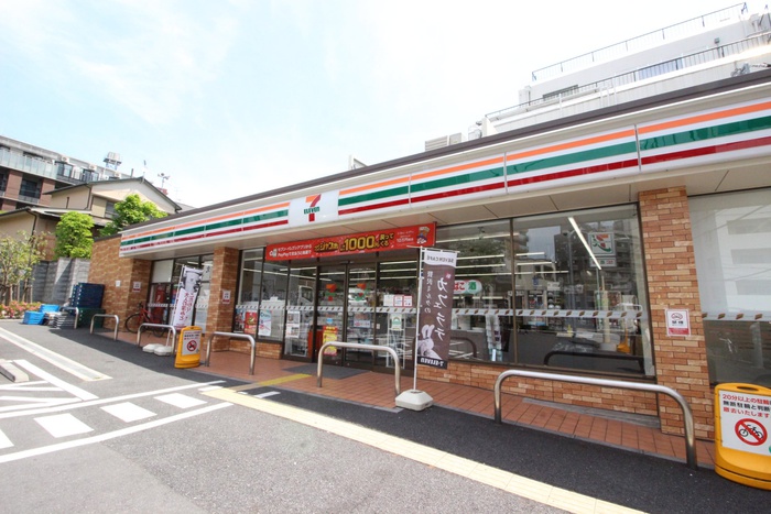 コンビニ　セブンイレブン 文京春日１丁目店（コンビニ）まで400m