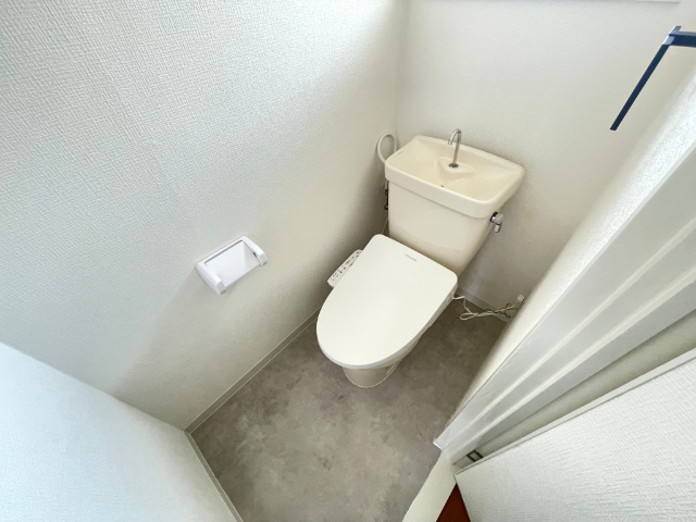 トイレ　温水便座です