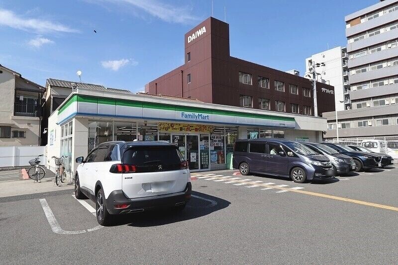 コンビニ　ファミリーマート高井田本通店（コンビニ）まで283m