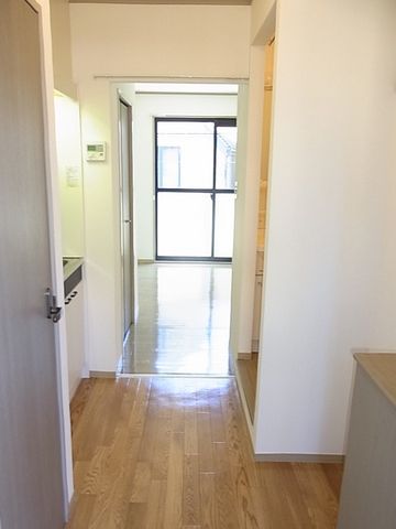 その他部屋・スペース　玄関から見たお部屋