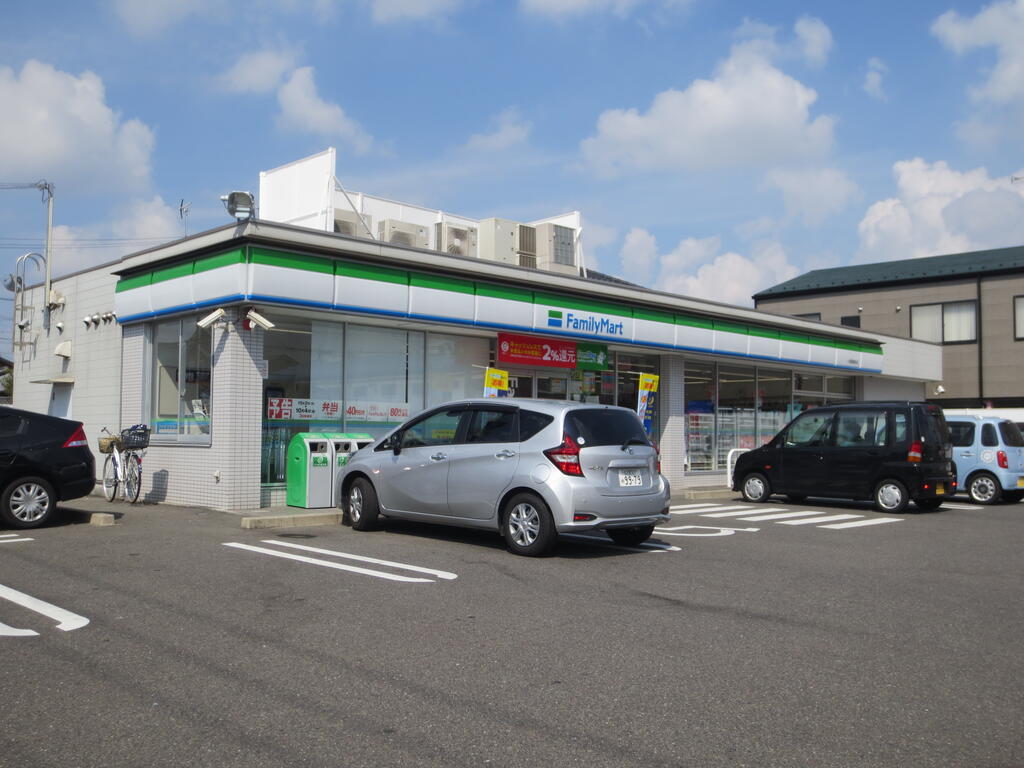 コンビニ　ファミリーマート一宮西島町店（コンビニ）まで624m