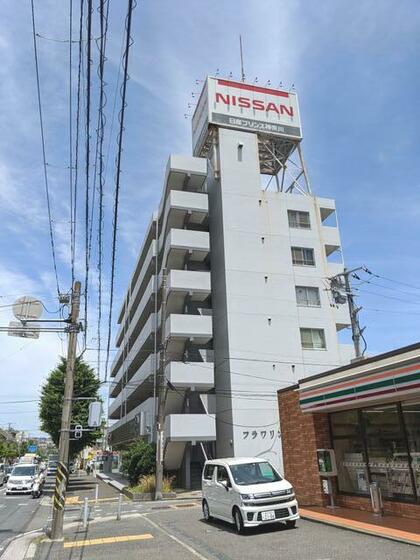 建物外観　バス停・コンビニ目の前