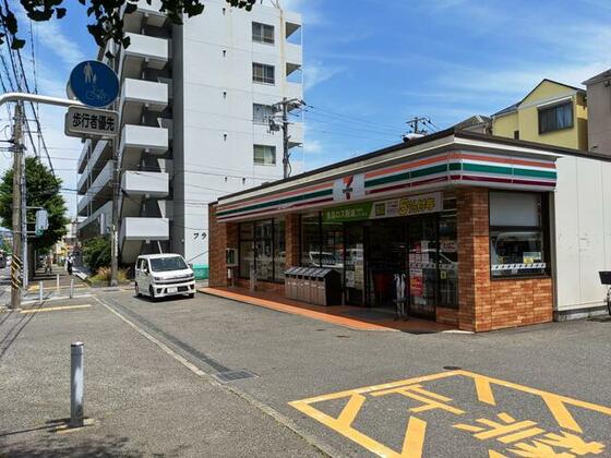 コンビニ　セブンイレブン（コンビニ）まで50m