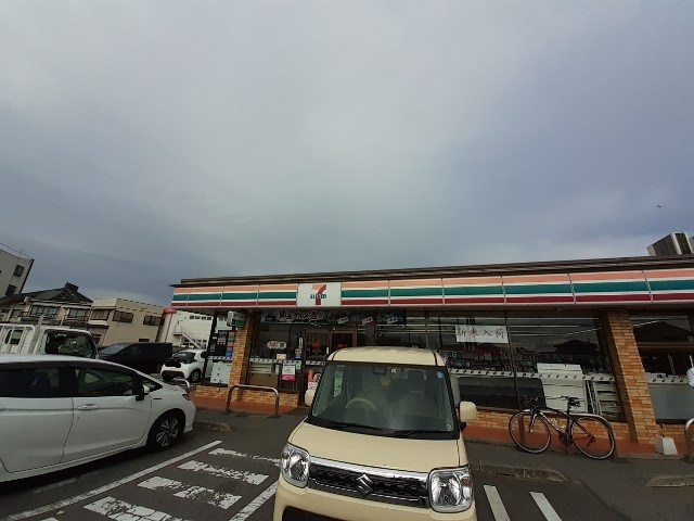コンビニ　セブンイレブン前橋野中南店（コンビニ）まで350m