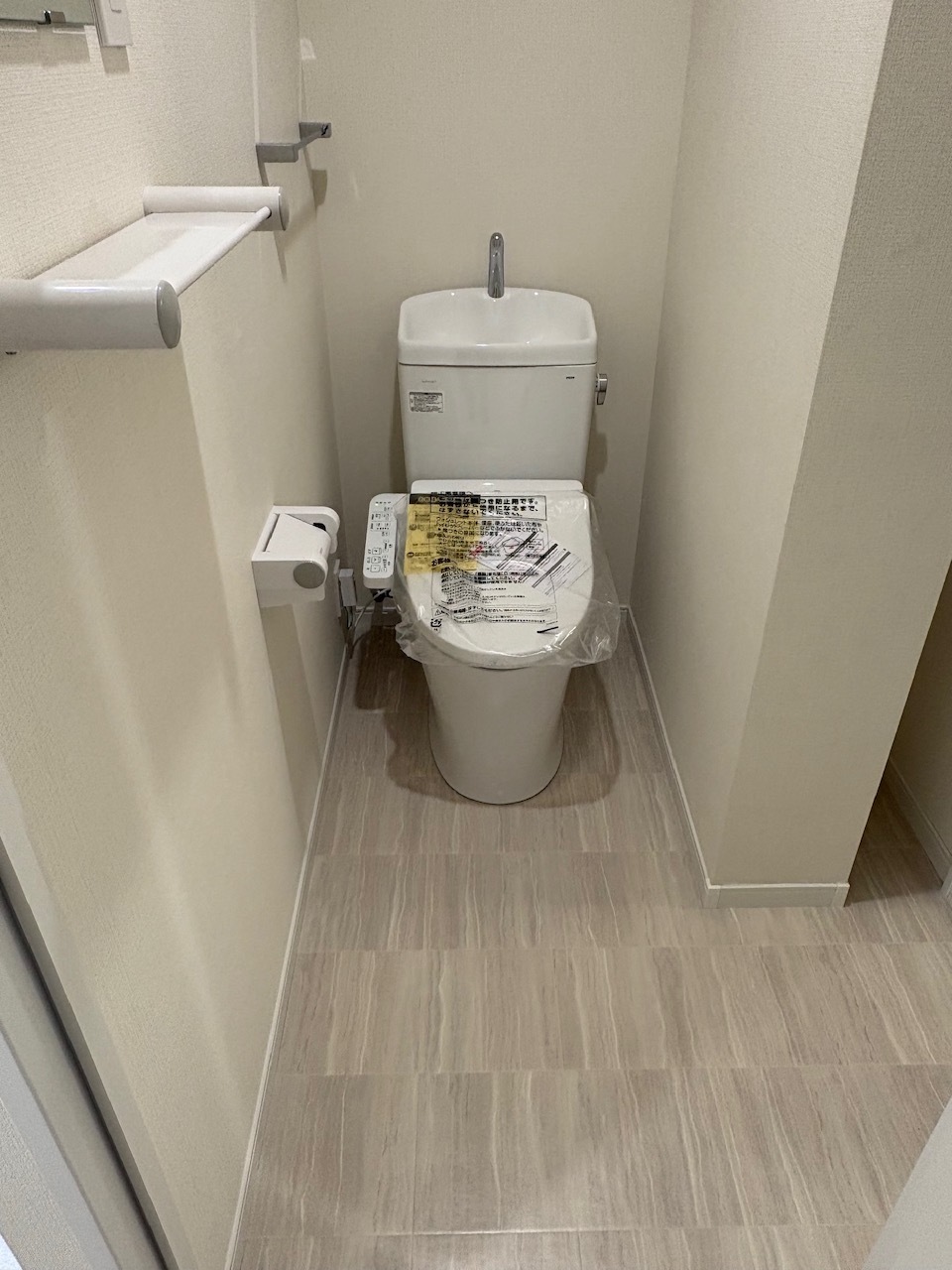 ＪＲ中央線 荻窪駅 徒歩7分 3階建 築40年のトイレ写真