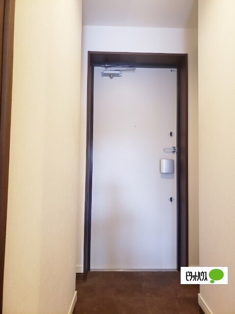 玄関　写真は同タイプ（Ｃ２）の別室。状況が異なる場合は現況を優先し