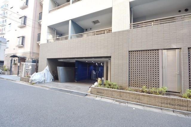 エントランス　お問合せは(株)タウンハウジングレジデンス事業部　赤坂店・…