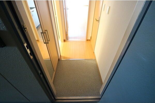 玄関　【お部屋さがしはラックハウジングにお問合せ下さいませ♪】