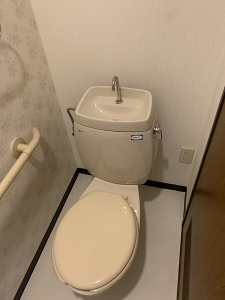 阪急宝塚線 庄内駅 徒歩20分 3階建 築31年のトイレ写真