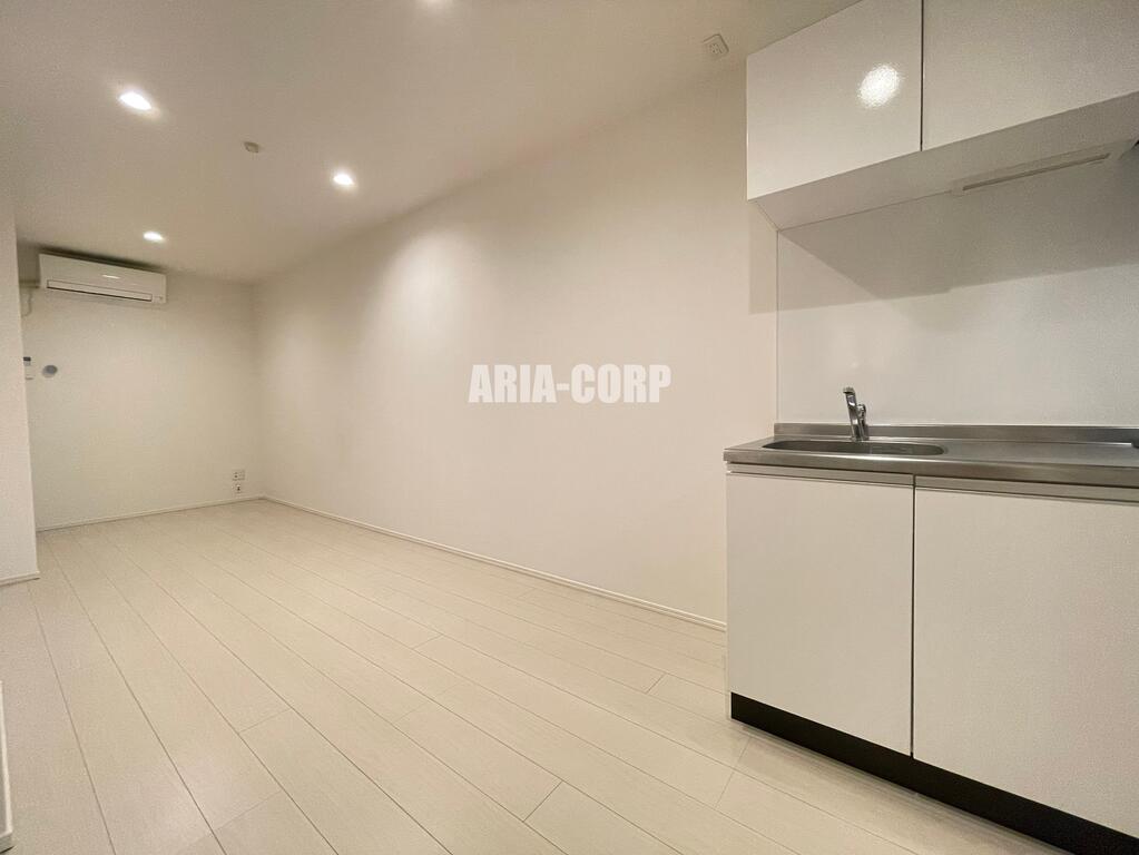居室・リビング　お洒落なお部屋！奥行きたっぷりの空間です♪