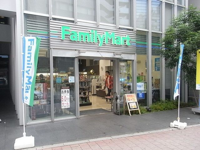 コンビニ　ファミリーマート（コンビニ）まで203m