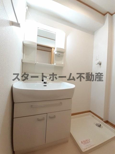 洗面設備　スペースが確保できる洗面所です