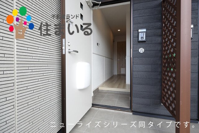 玄関　※写真は同型タイプとなります