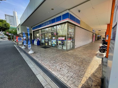コンビニ　ローソン 東大阪フレスポ長田駅前店（コンビニ）まで556m