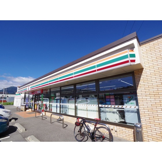 コンビニ　セブンイレブン信州波田町店（コンビニ）まで556m