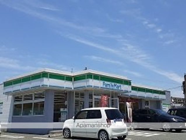 コンビニ　ファミリーマート鶴羽田店（コンビニ）まで2500m