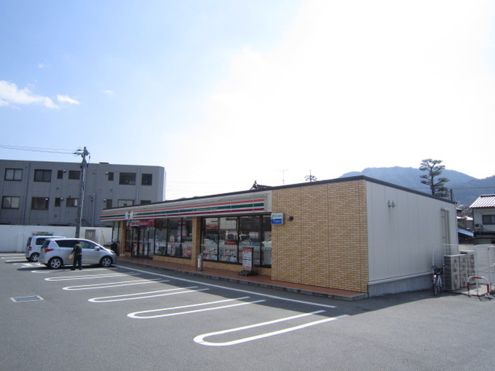コンビニ　セブンイレブン上安店（コンビニ）まで600m