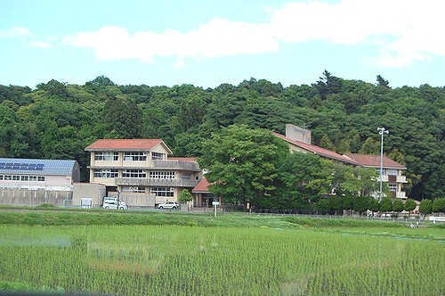 中学校　高萩市立松岡中学校（中学校）まで1025m