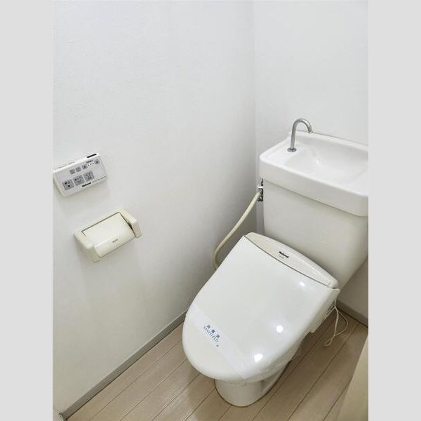ＪＲ信越本線 新潟駅 徒歩35分 2階建 築41年のトイレ写真