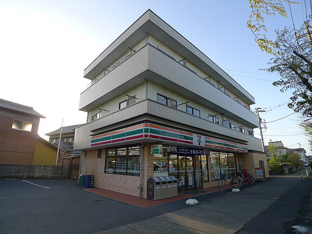 コンビニ　セブンイレブン 埼玉吉川南店（コンビニ）まで731m