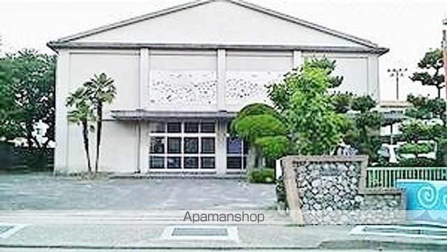 中学校　徳島市津田中学校（中学校）まで685m