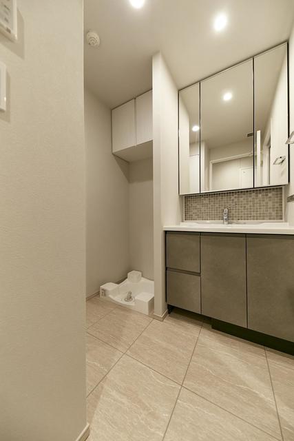 洗面設備　※写真は同タイプ住戸です。