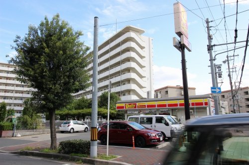 コンビニ　デイリーヤマザキ 東淡路1丁目店（コンビニ）まで651m