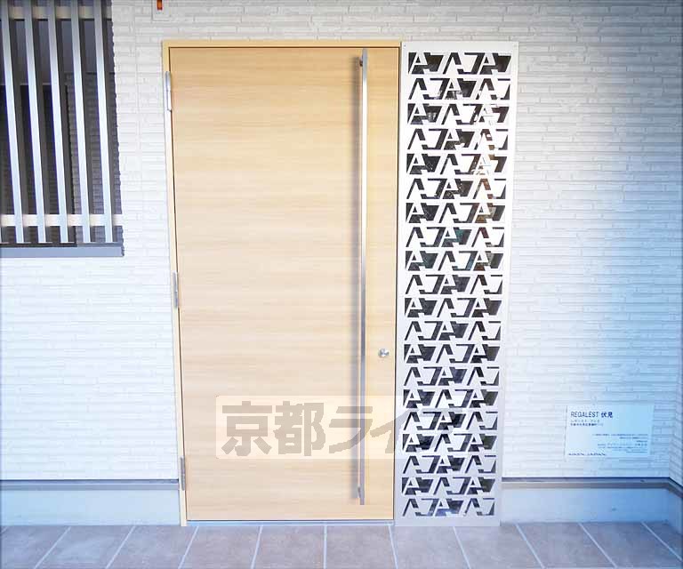 その他共有部分　オシャレな入り口ですね。
