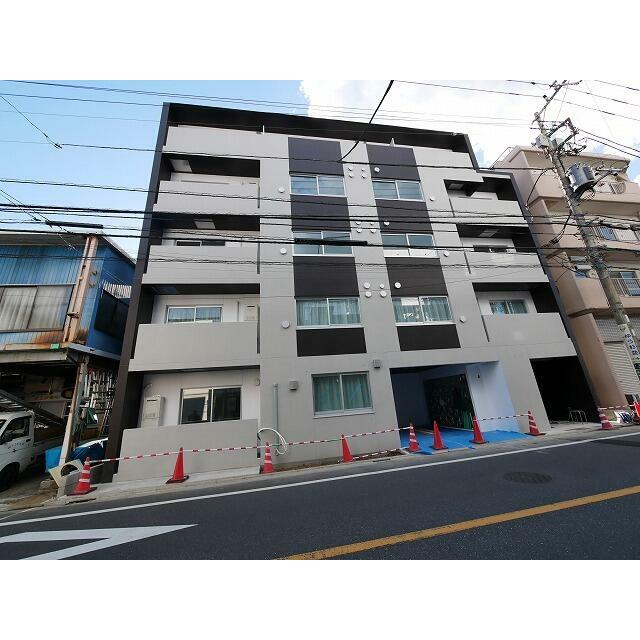 建物外観　鉄筋コンクリート造のがっちりとした建物。