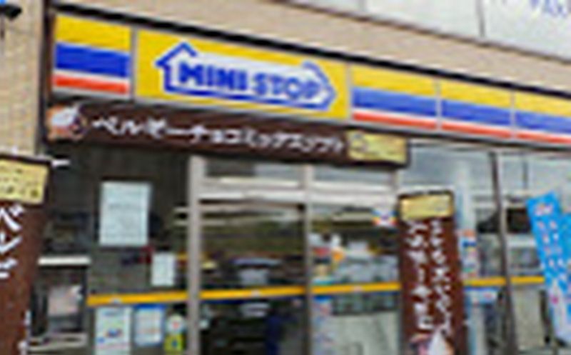 コンビニ　ミニストップ信濃町駅南口店（コンビニ）まで700m